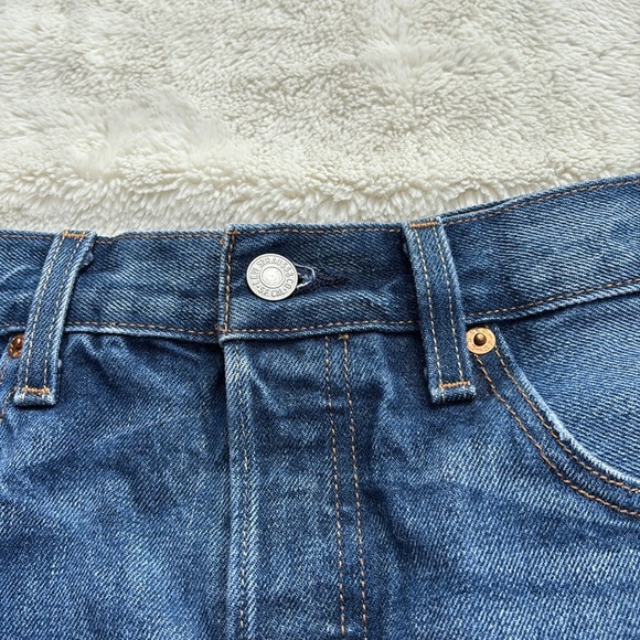 Levi’s Distressed High Rise Denim Shorts | Size 27 | Cutoff Jean Festival Ready - Picture 2 of 9